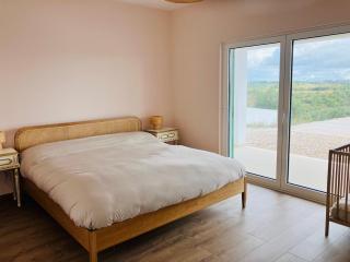 Casa Elo - Fresh-Built Home with Pool - 2