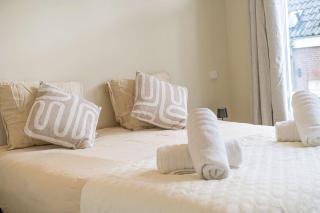 Charming Jordaan Apartment, Canal Views - 8