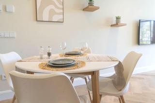 Charming Jordaan Apartment, Canal Views - 2