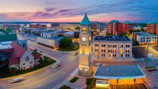 Luxury 1 Bedroom Downtown Neenah Flat - 1