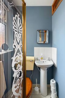 Fabulous Central Belfast Large 4 Bedroom Townhouse - Off Street Parking - 9