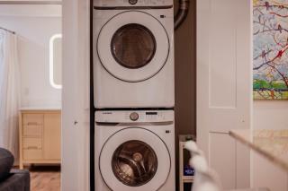 Luxury Downtown 2 Bedroom Flat - 8