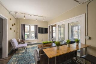 Downtown 2 Bedroom Apartment - Free Parking - 6