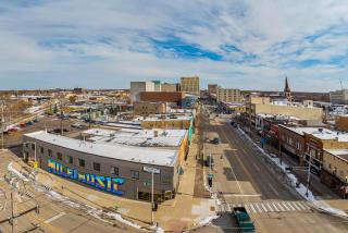 Downtown 2 Bedroom Apartment - Free Parking - 1