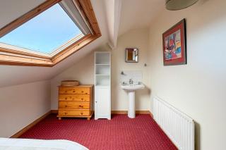 Fabulous Central Belfast Large 4 Bedroom Townhouse - Off Street Parking - 3