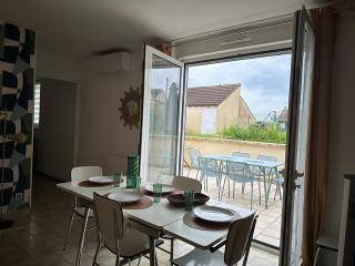 Maison Seventies climatisée, parking privé - 7