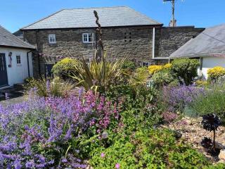 Buntings Cottage at Trenale Court Cottages - 8