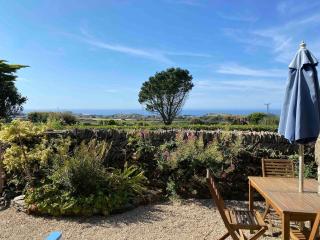 Buntings Cottage at Trenale Court Cottages - 5