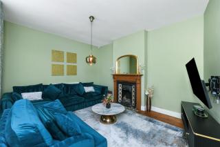 Convenient 3-Bed Near Bingham Station & Town Centre - 2