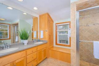 River Drive Retreat - Family Neighborhood sleeps 10 - 2