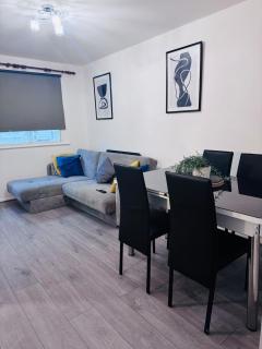 Stylish 1 Bed Flat Lakeside shopping mall - 0