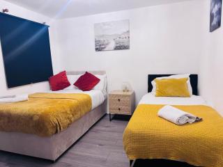 Stylish 1 Bed Flat Lakeside shopping mall - 1