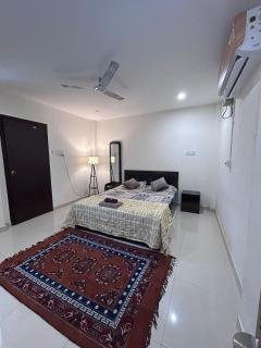 Happiness home 2 min away frm city cntr & Apollo - 9