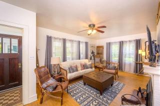 Downtown Lawrence University - Edge of Campus Perfect for Families - 9