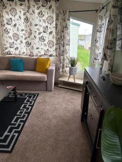 Homely 6 Berth Caravan In Essex At St Osyth Beach Holiday Park Ref 28025Td - 3