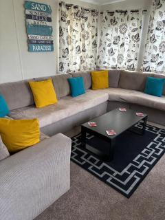 Homely 6 Berth Caravan In Essex At St Osyth Beach Holiday Park Ref 28025Td - 2