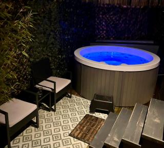 Cozy tiny house with jacuzzi , garden and free parking near Amsterdam - 4