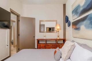 Large Luxury Downtown Loft - Walk to Everything Free Parking - 7