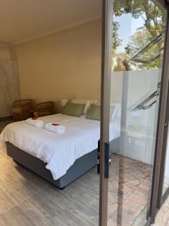 De Vlei - Private Accommodation in Garsfontein - 0