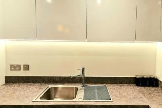 2 Bed Apartment Sleeps 4 with Free Parking - 3