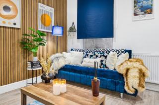 Deja Two Luxe 4BR House By AltoLuxo Short Lets & Serviced Accommodation With Free WiFi & Parking - 3