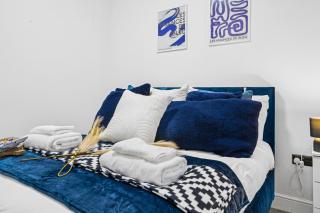 Deja Two Luxe 4BR House By AltoLuxo Short Lets & Serviced Accommodation With Free WiFi & Parking - 1