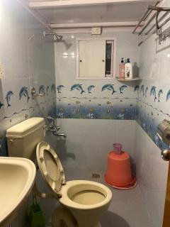 Cheerful, 1 AC Bedroom home with parking - 3
