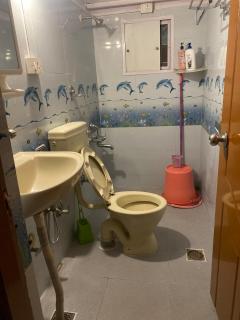 Cheerful, 1 AC Bedroom home with parking - 2