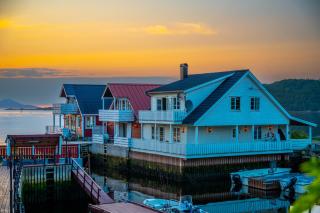Vár Seaside Cabin - 0