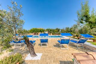 Villette con piscina - 5