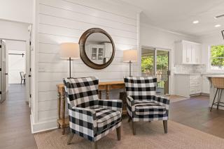 Getaway Cottage - 615 Bartow St - Kings Terrace - 1