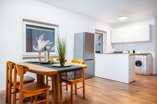 Cozy Ground Floor Apartment - 5