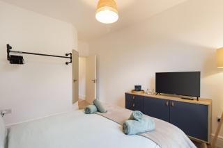 Sleek 2 Bedroom Flat in the Heart of North London - 3