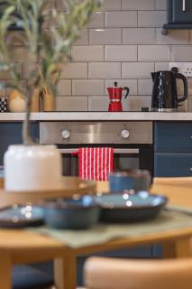 Sleek 2 Bedroom Flat in the Heart of North London - 6