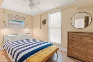 Magnolia Moon - 1145 College St - 4