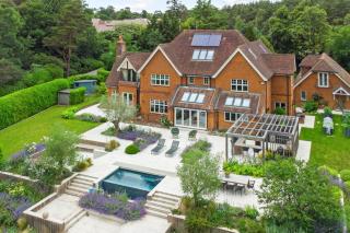 Luxury Mansion Farnham pool gym EV Charger - 0