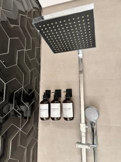 5-Star Vibes Modern Studio Business Bay - 1