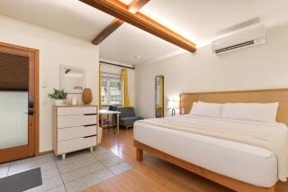 Snowcreek Suite - Cedar - ADA- Hot Tub - Kitchenette - 4