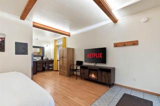 Snowcreek Suite - Cedar - ADA- Hot Tub - Kitchenette - 7