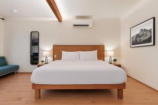 Snowcreek Suite - Cedar - ADA- Hot Tub - Kitchenette - 9