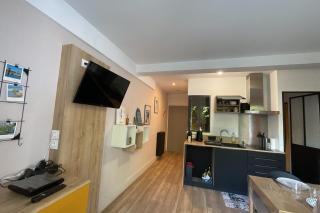 Apartment with warm and refined garden - 6