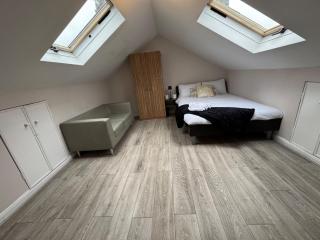 Specious 2BR Walk To Walthamstow Central Station - 8