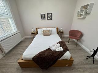 Specious 2BR Walk To Walthamstow Central Station - 5