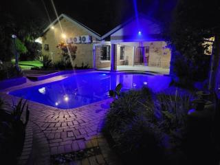 Happy Holiday Lodge - 4