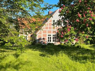 Landhaus im Garten - 0