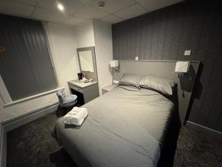 Waverley Beach Hotel - 5