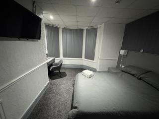 Waverley Beach Hotel - 3