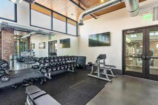 1min Delta - Salt Palace - King Bed - Gym - Parking - 1