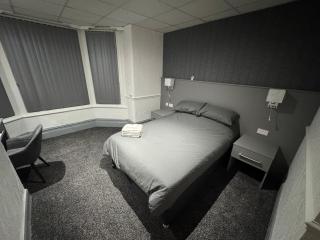 Waverley Beach Hotel - 4