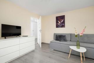 Spacious Apartments in Rzeszów with Parking Spaces and Desks by Noclegi Renters - 0